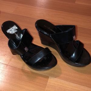 Black wedges